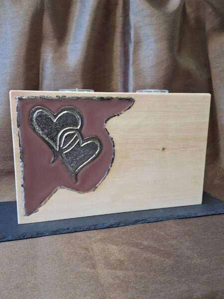 Zirbenkerze mit 2 Metallherzen